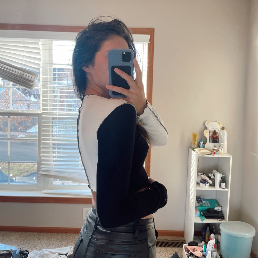 Adika Color Block Top - Picture 2 of 5